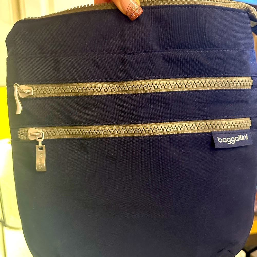 Shoulder bag,by Baggallini